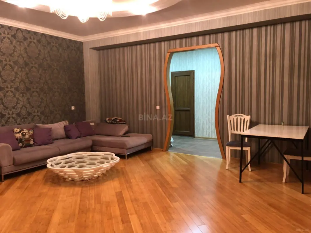 Kirayə verilir 2 otaqlı mənzil 75 m²