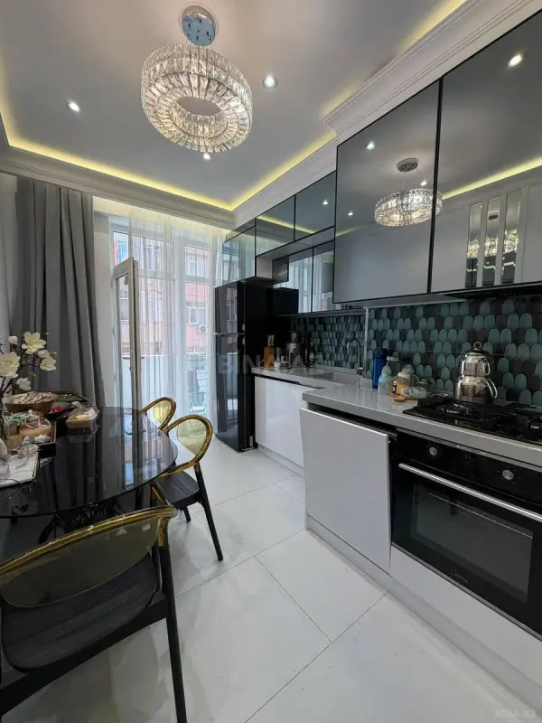 Satılır 3 otaqlı mənzil 117 m²