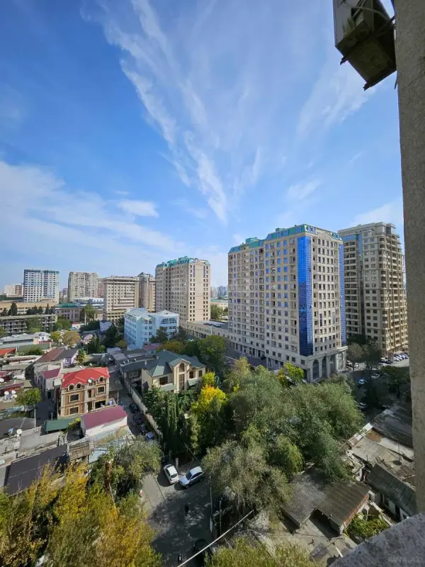 Satılır 3 otaqlı mənzil 136 m²