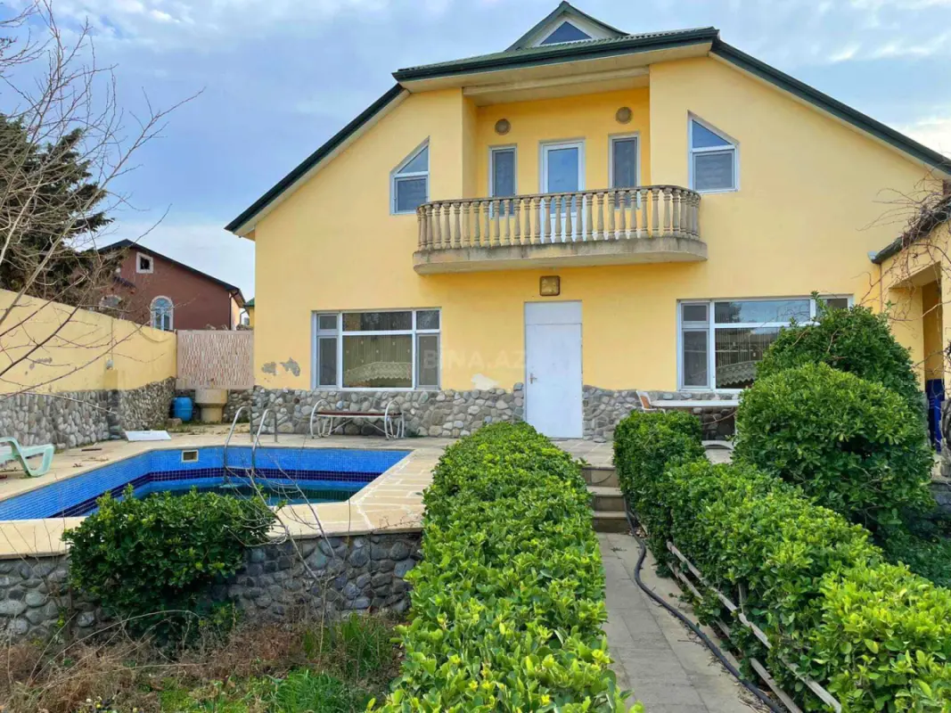 Satılır 5 otaqlı həyət evi 200 m²