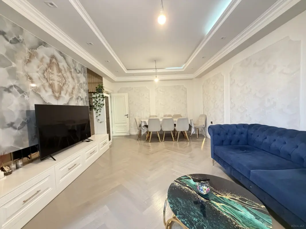 Satılır 4 otaqlı mənzil 136 m²