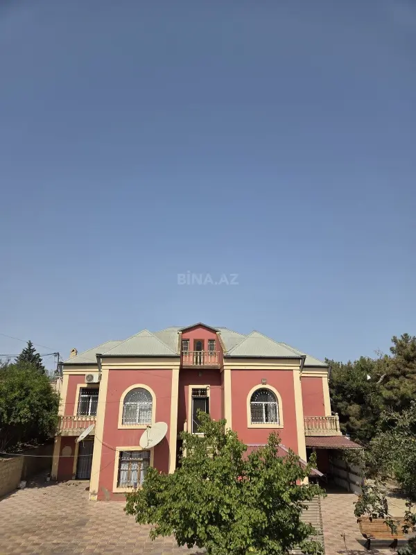 Satılır 10 otaqlı həyət evi 350 m²