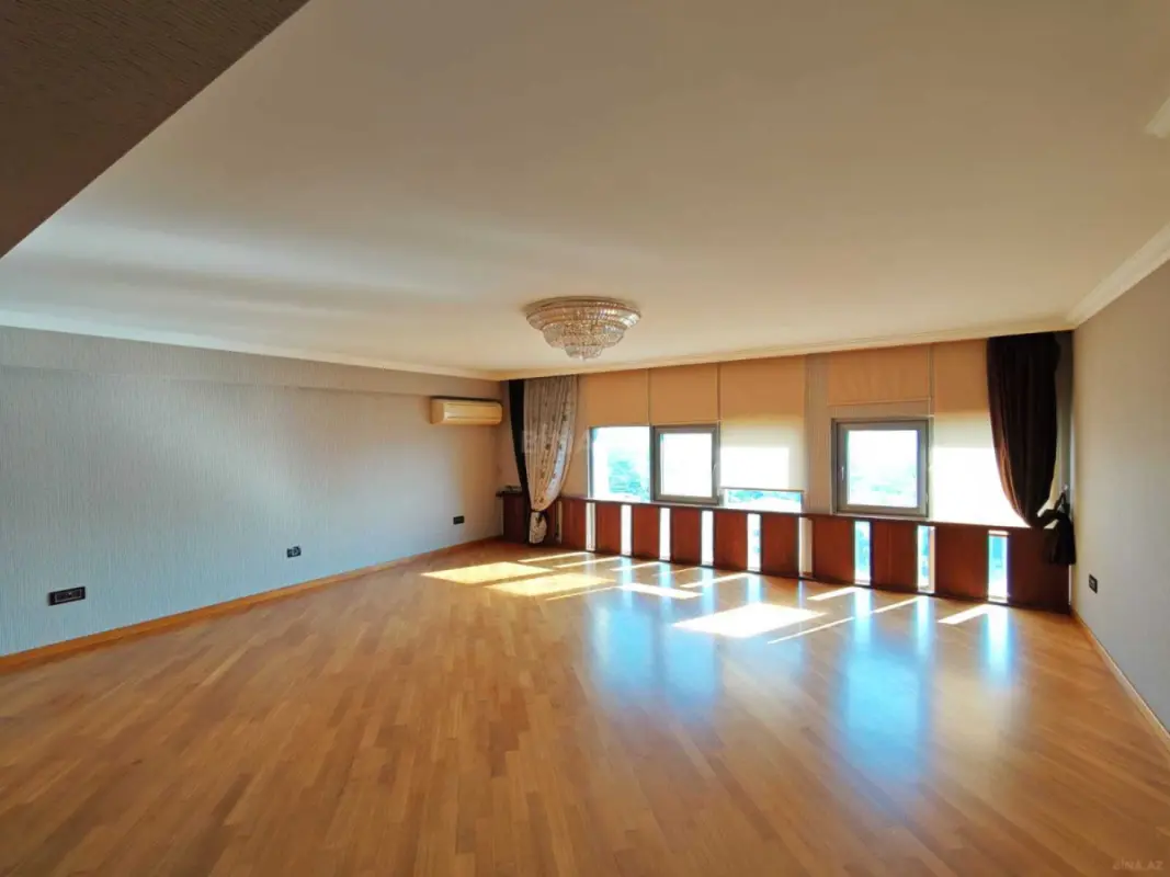 Satılır 6 otaqlı mənzil 310 m²