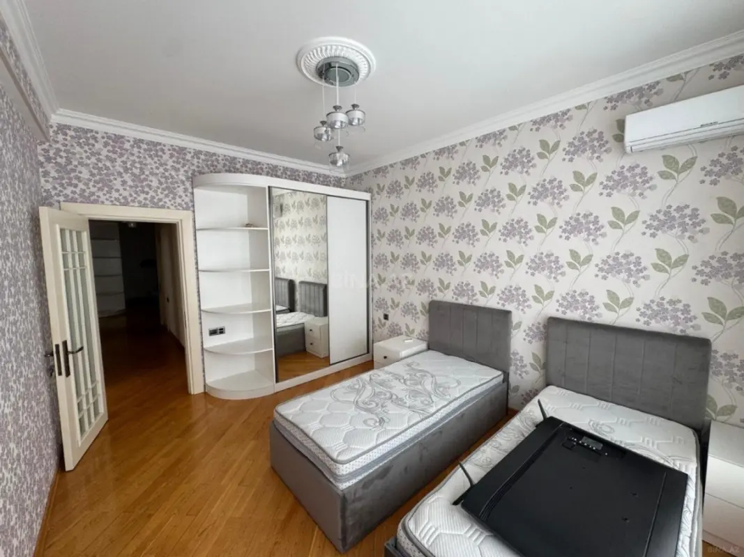 Kirayə verilir 3 otaqlı mənzil 131 m²