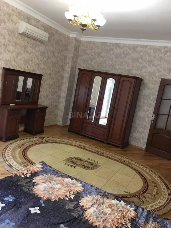 Kirayə verilir 3 otaqlı mənzil 150 m²