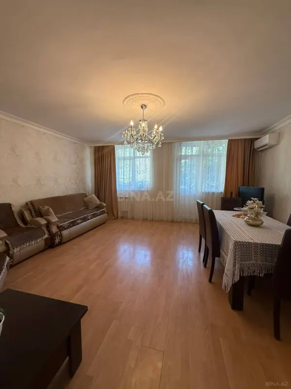 Satılır 4 otaqlı mənzil 120 m²