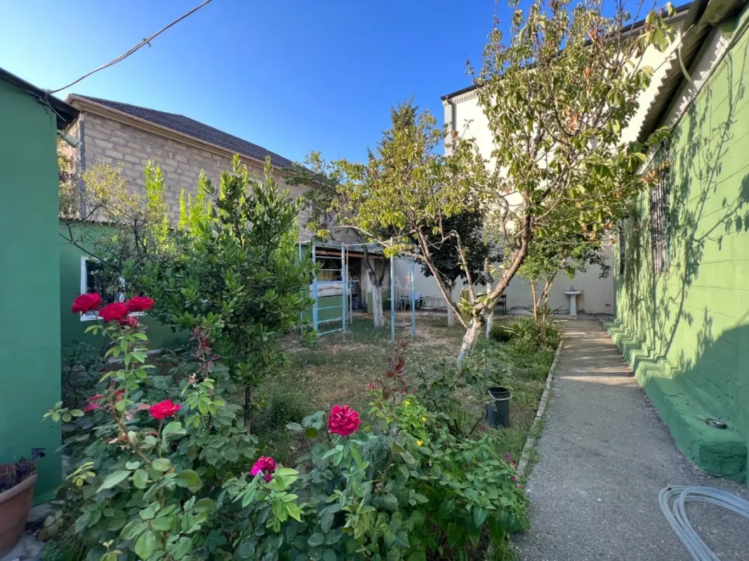Satılır 4 otaqlı həyət evi 150 m²