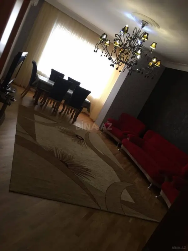 Kirayə verilir 3 otaqlı mənzil 140 m²
