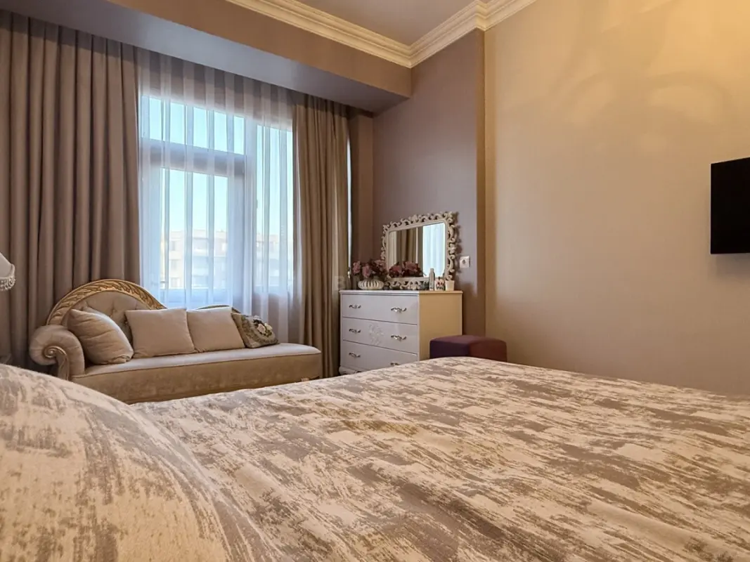 Satılır 3 otaqlı mənzil 168 m²