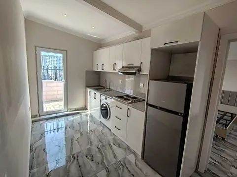 Kirayə verilir 4 otaqlı mənzil 90 m² — Bakı, Memar Əcəmi yanı 4 otaq 90.00 m²