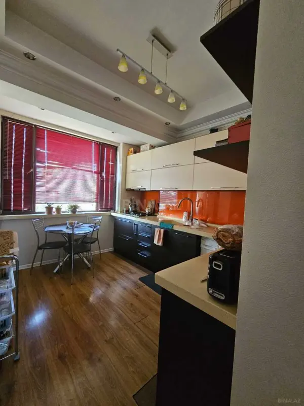 Satılır 4 otaqlı mənzil 100 m²
