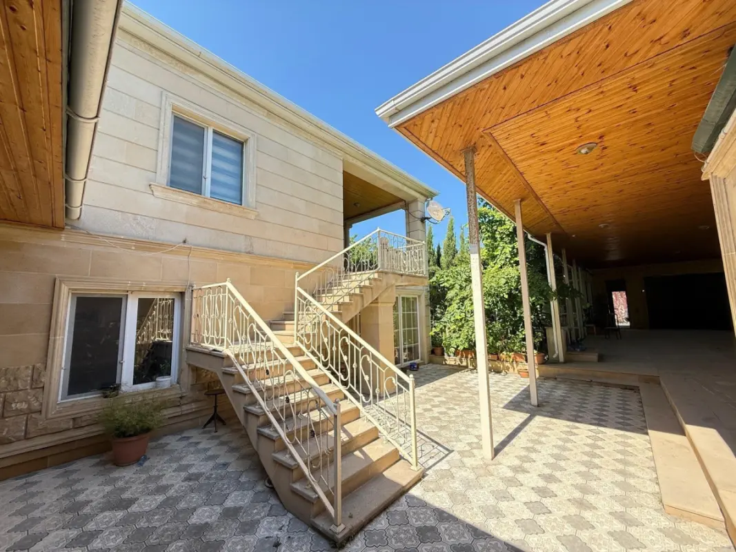 Satılır 7 otaqlı həyət evi 350 m²