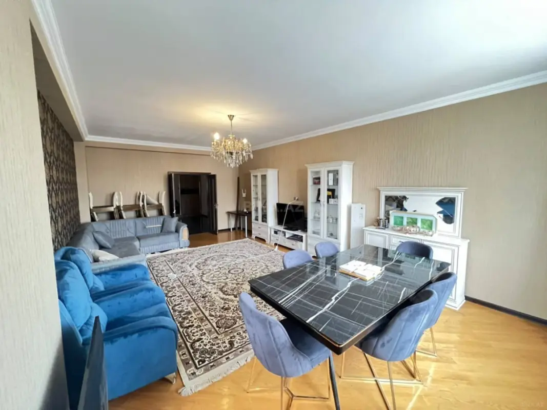 Satılır 3 otaqlı mənzil 150 m²