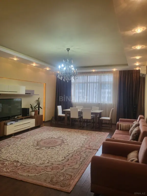 Satılır 4 otaqlı mənzil 178 m²