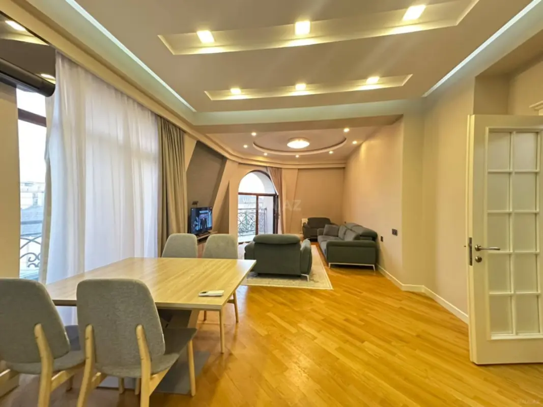 Satılır 3 otaqlı mənzil 119 m²