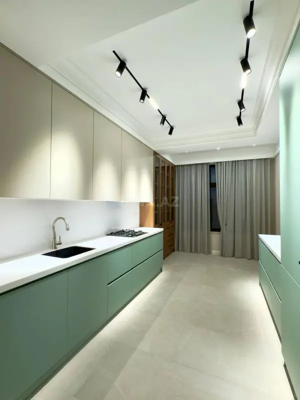 Satılır 3 otaqlı mənzil 136.6 m²
