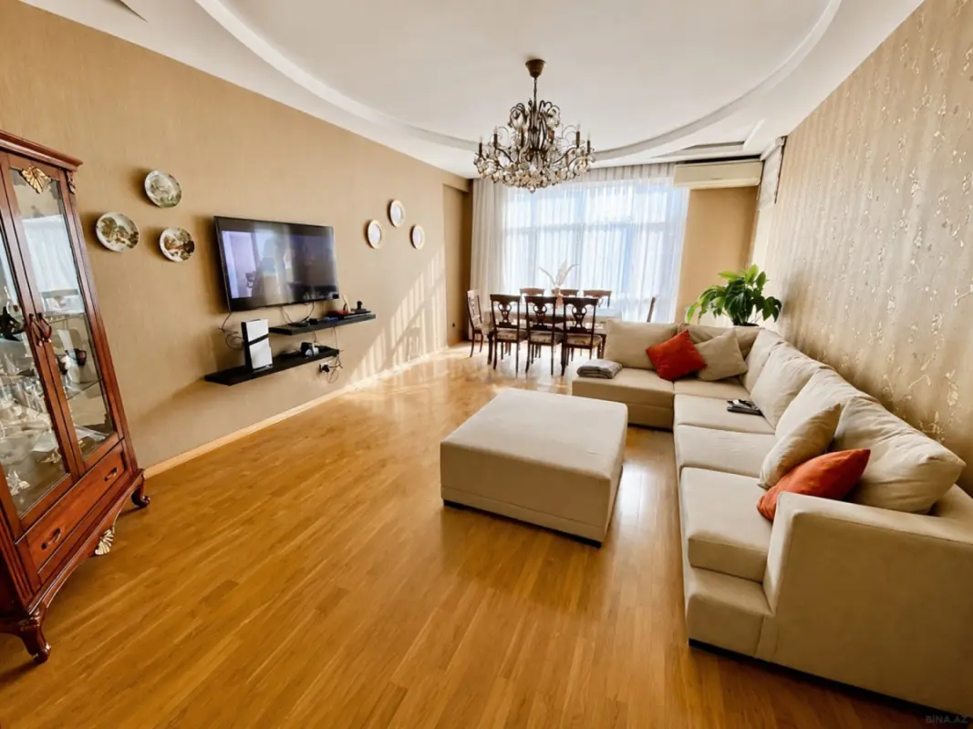 Satılır 4 otaqlı mənzil 165 m²