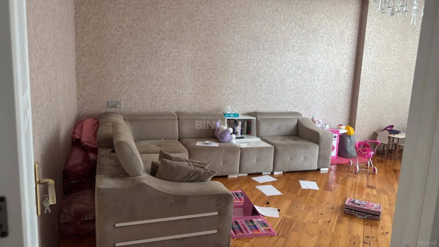 Satılır 2 otaqlı mənzil 82 m²