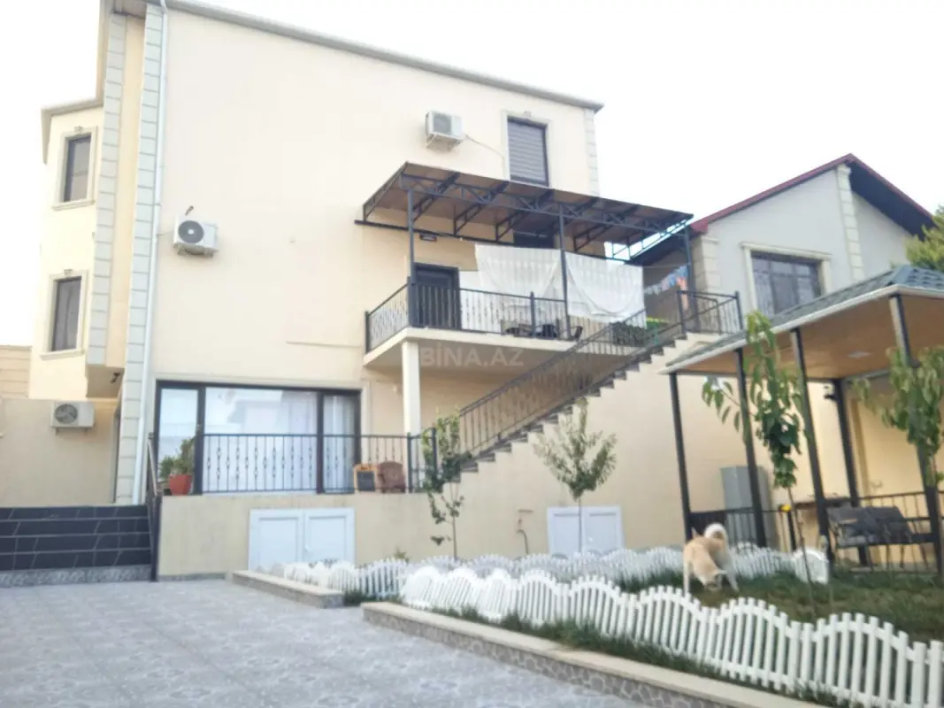 Satılır 4 otaqlı həyət evi 300 m²