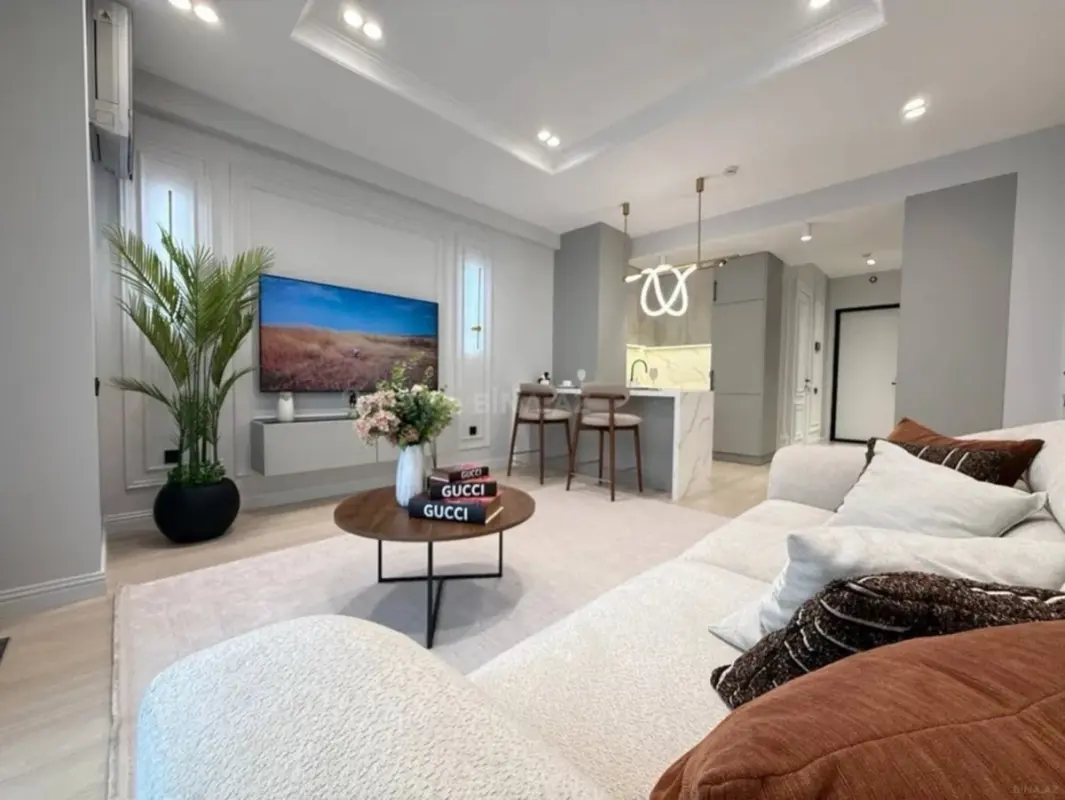 Kirayə verilir 2 otaqlı mənzil 80 m²