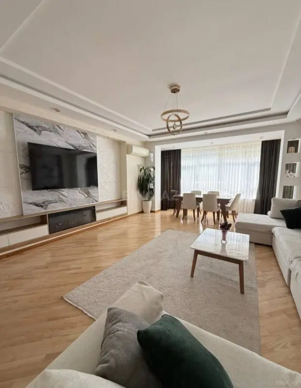 Satılır 3 otaqlı mənzil 130 m²