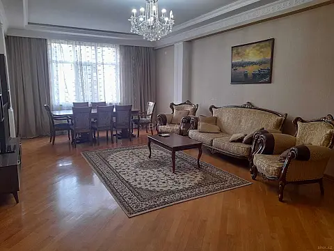 Satılır 4 otaqlı mənzil 170 m² — Bakı, Nizami 4 otaq 170.00 m²