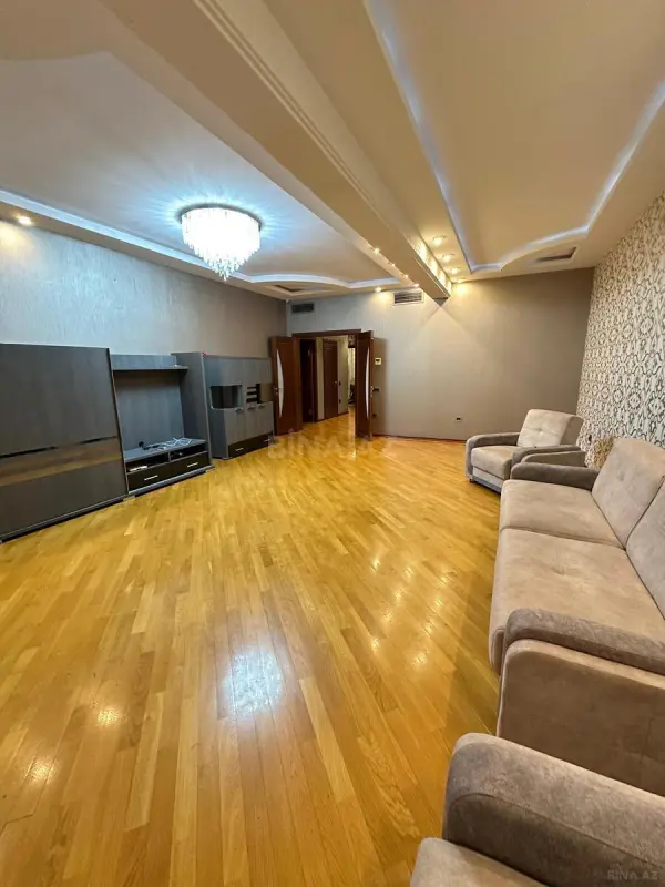 Satılır 3 otaqlı mənzil 137 m²