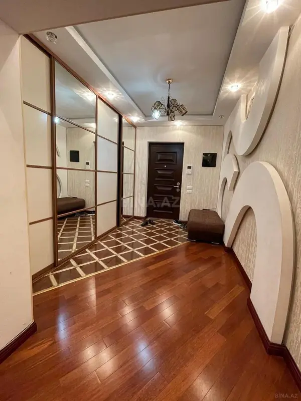 Kirayə verilir 3 otaqlı mənzil 153 m²