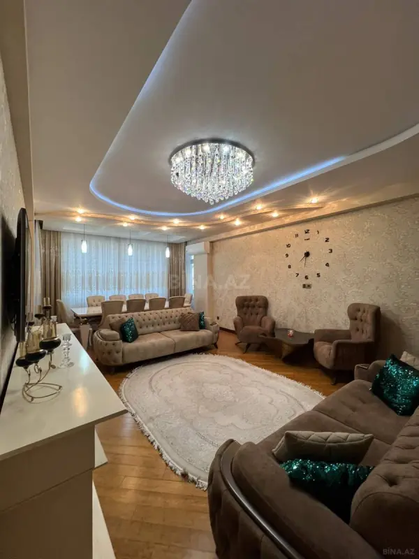 Satılır 4 otaqlı mənzil 180 m²
