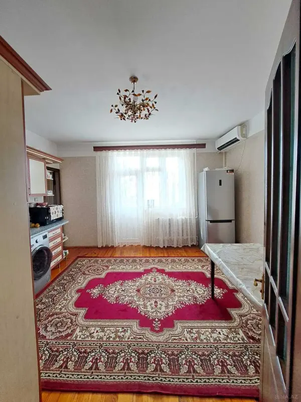 Satılır 4 otaqlı mənzil 135 m²
