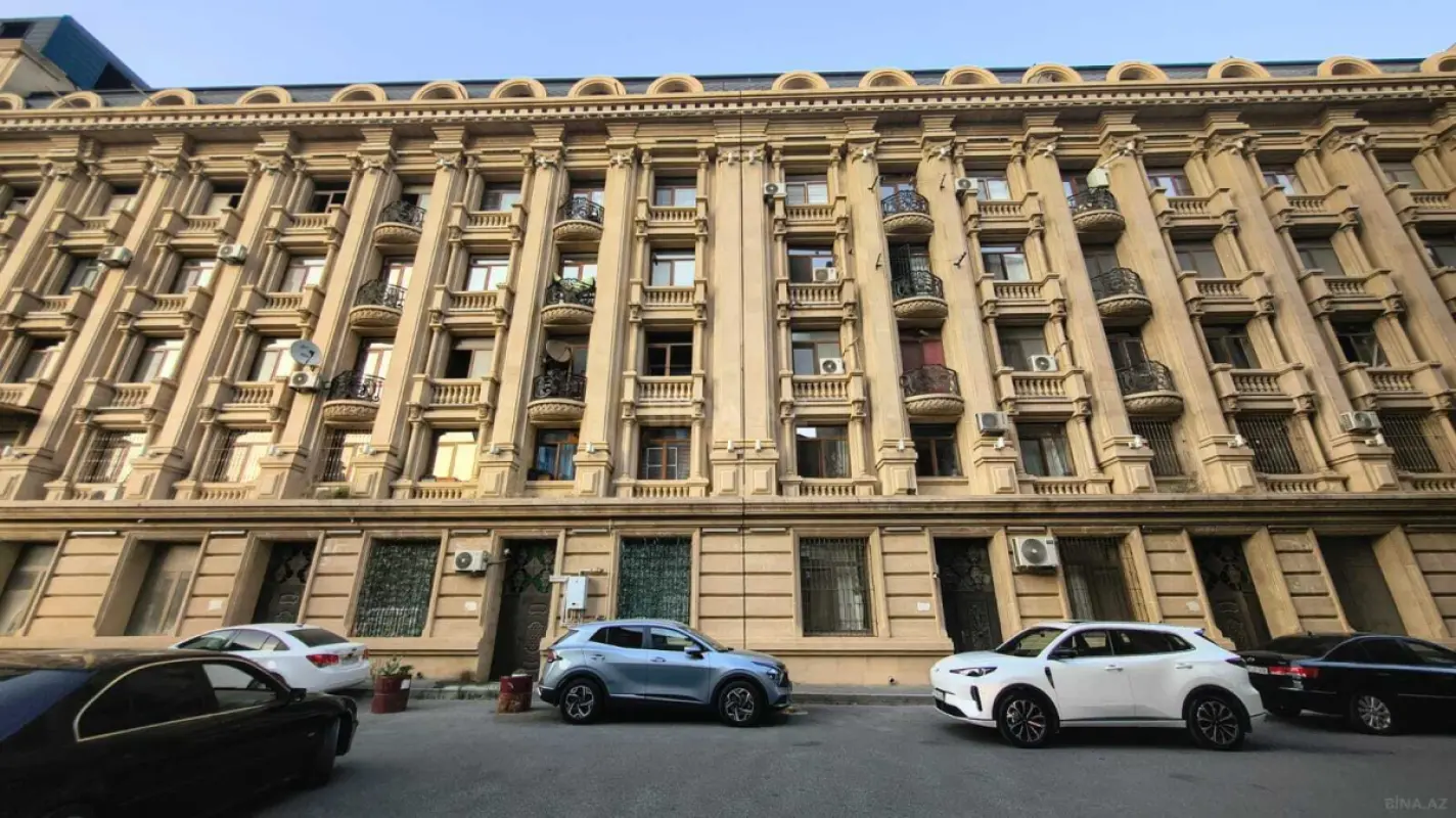 Satılır 3 otaqlı mənzil 130 m²