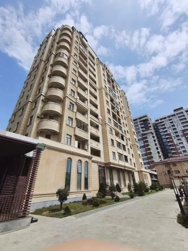 Satılır 2 otaqlı mənzil 88 m²