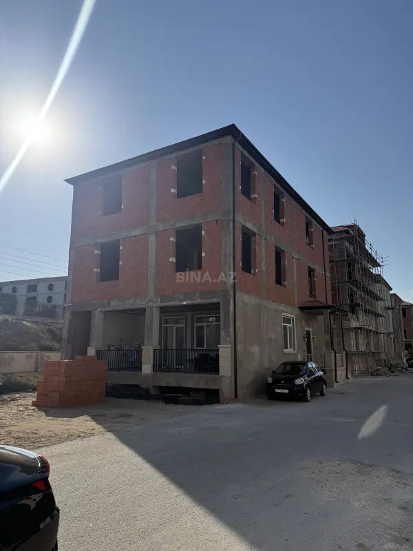 Satılır 4 otaqlı mənzil 134 m²