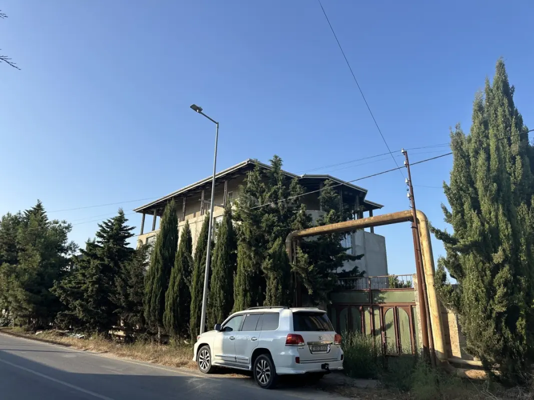 Satılır 7 otaqlı həyət evi 675 m²