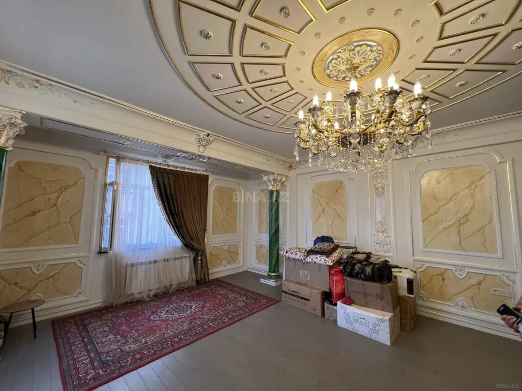Satılır 4 otaqlı mənzil 130 m²