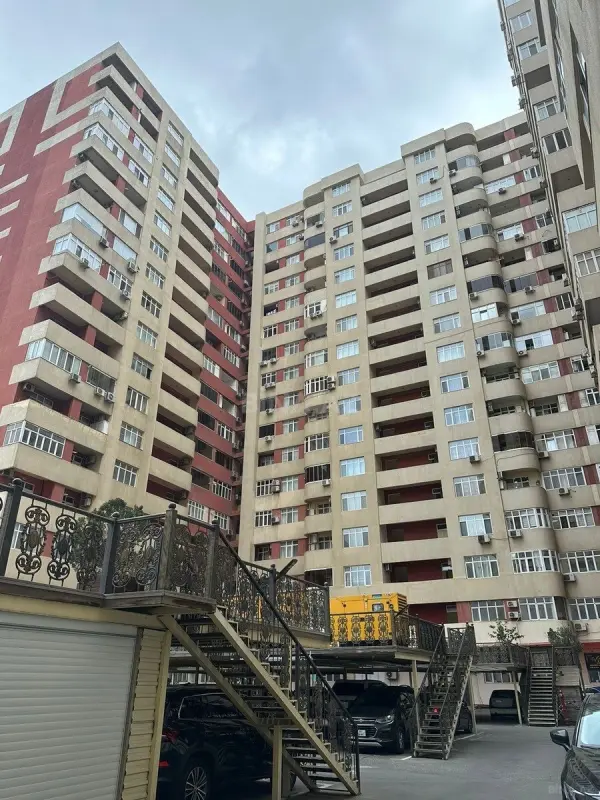 Satılır 3 otaqlı mənzil 155 m²