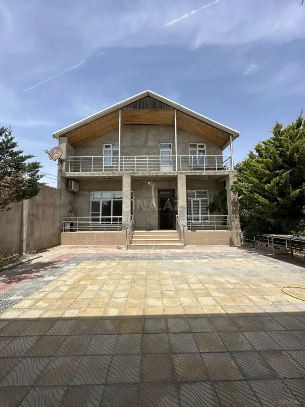 Satılır 5 otaqlı həyət evi 200 m²