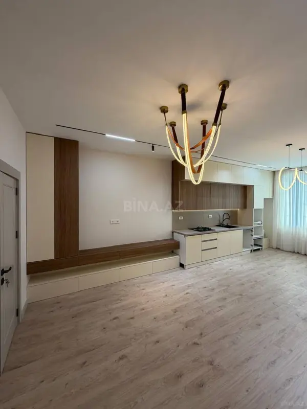 Satılır 4 otaqlı mənzil 135 m²