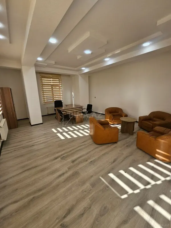 Kirayə verilir obyekt 95 m²