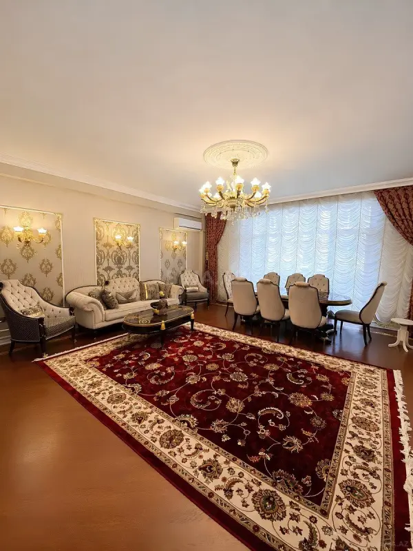 Satılır 4 otaqlı mənzil 214 m²