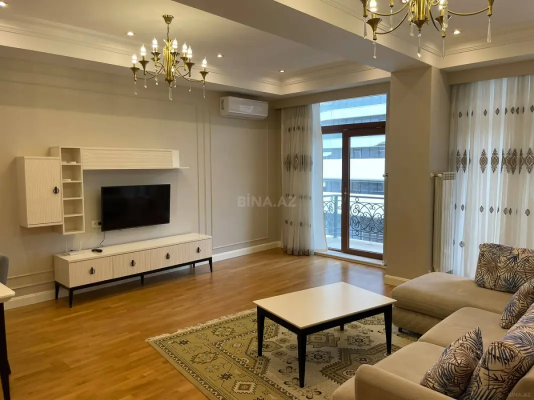 Kirayə verilir 3 otaqlı mənzil 140 m²
