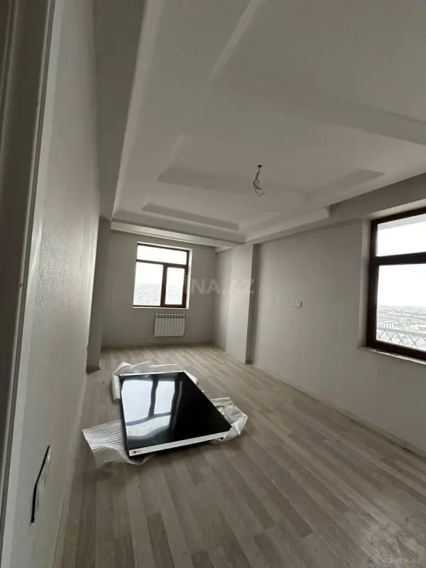 Satılır 3 otaqlı mənzil 125 m²