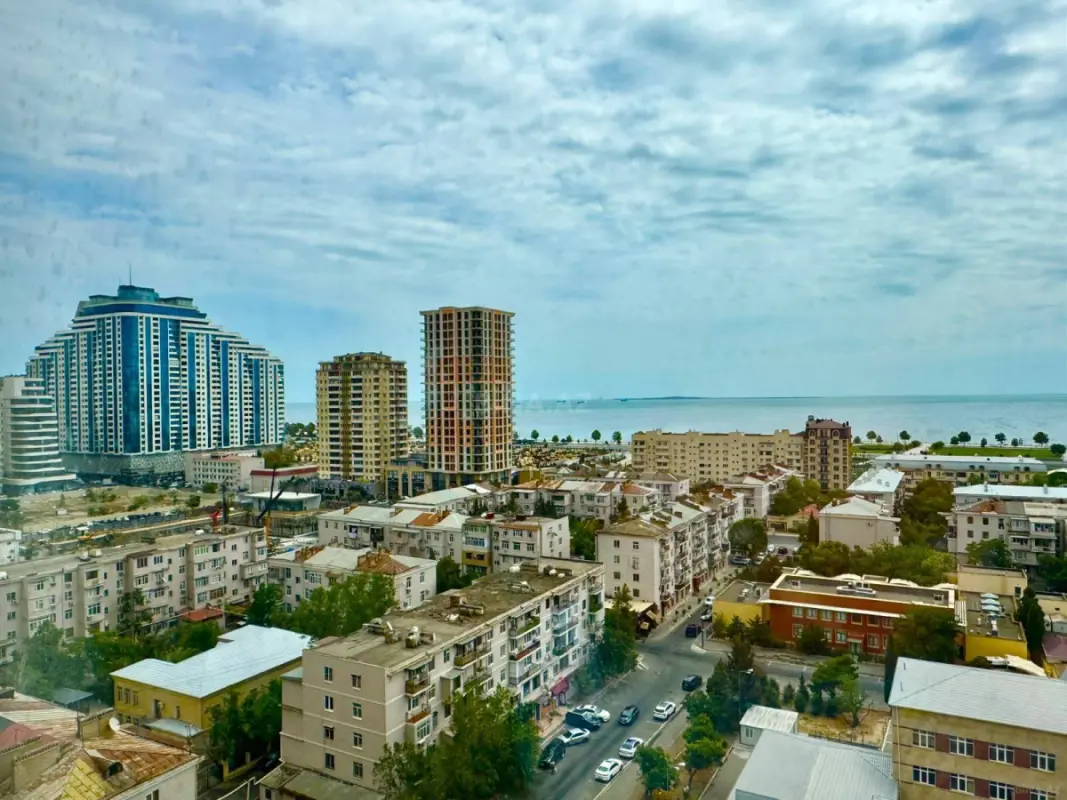 Kirayə verilir 3 otaqlı mənzil 131 m²