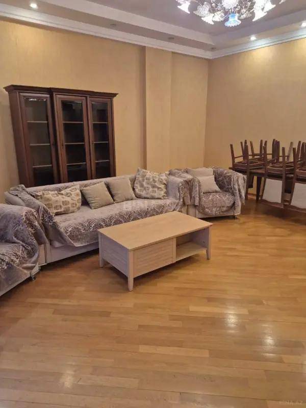 Kirayə verilir 3 otaqlı mənzil 171 m²