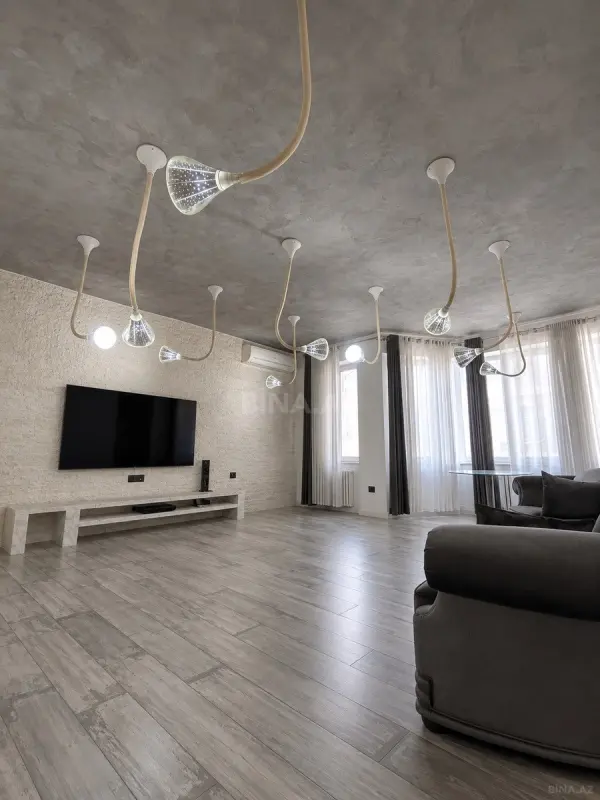 Kirayə verilir 3 otaqlı mənzil 155 m²