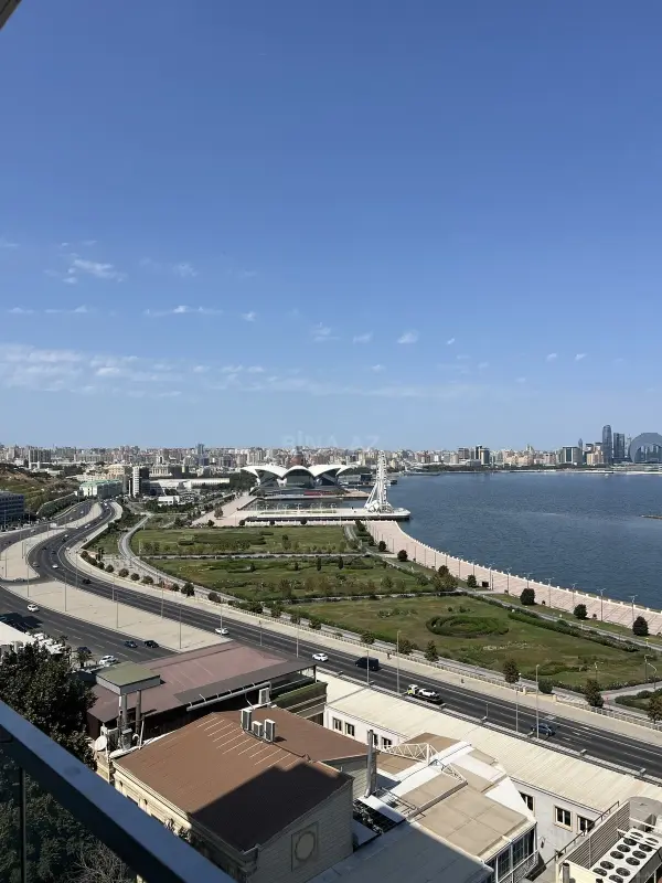 Satılır 4 otaqlı mənzil 236 m²