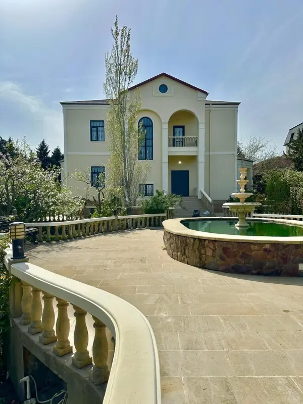 Satılır 6 otaqlı həyət evi 440 m²