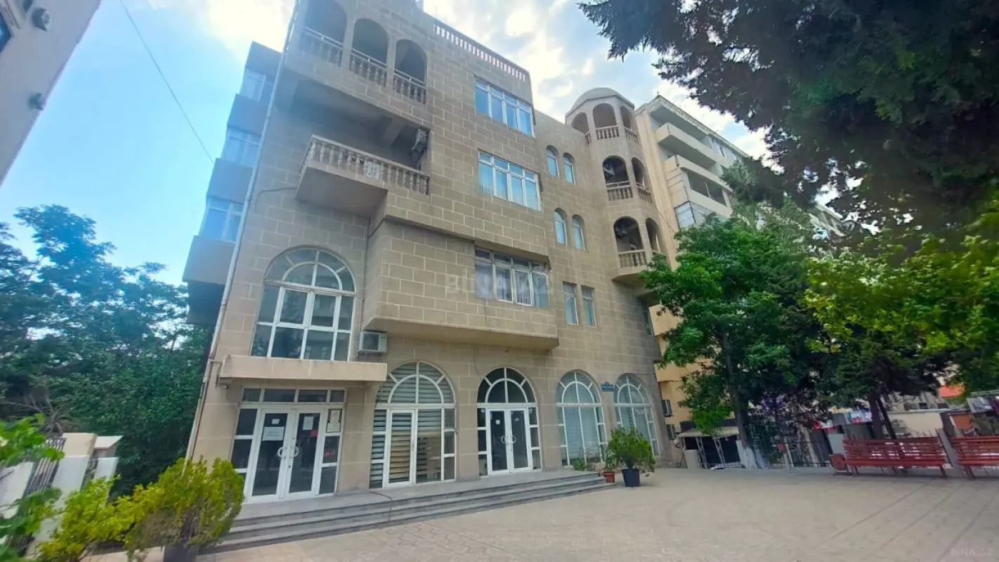 Satılır obyekt 1082 m²