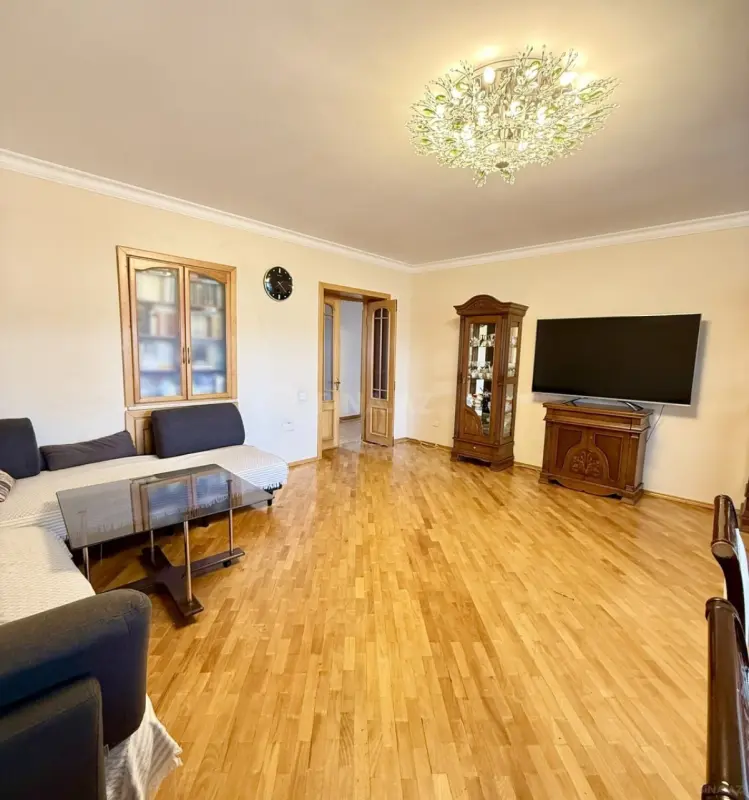 Satılır 4 otaqlı mənzil 125 m²