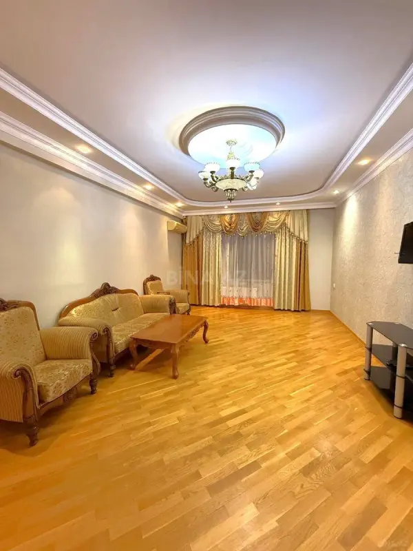 Kirayə verilir 6 otaqlı mənzil 300 m²